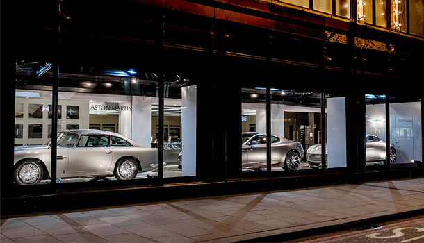 window shopping aston martin harrods londra